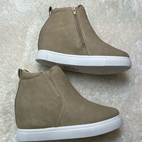 Outwoods Taupe Perforated Wedge Sneakers Zip-Up Ankle Boots Woman’s Sz 6 - Picture 3 of 7